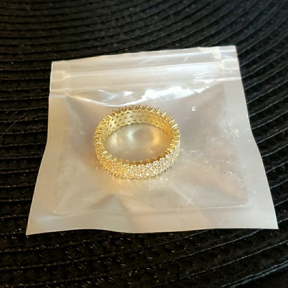 🔥3/$30🔥 Golden Band of White Zircons - Picture 2 of 3